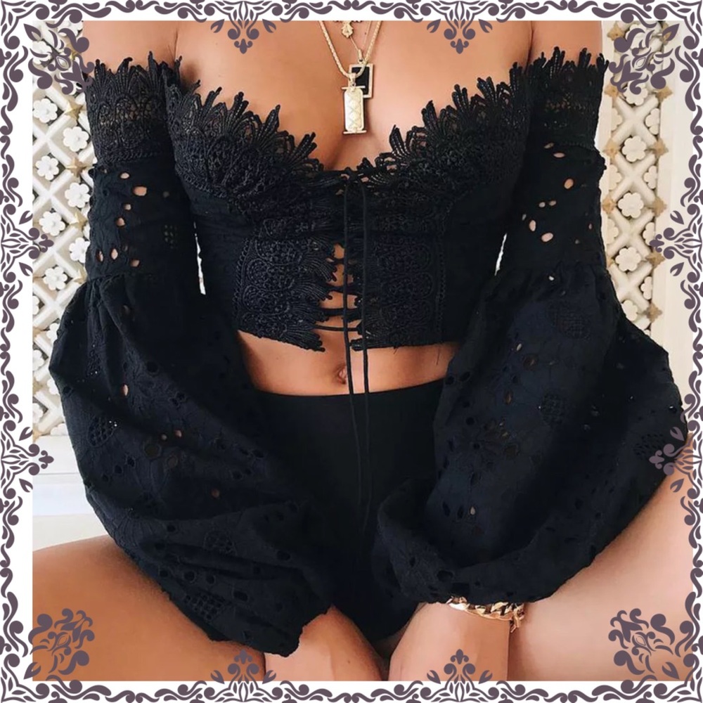 💜just in gorgeous black lace up crop top 💜